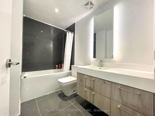 For Lease 1 Yorkville Avenue Unit# 3003, Toronto, Ontario