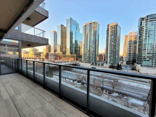 For Lease 1 Concord Cityplace Way Unit# 703, Toronto, Ontario