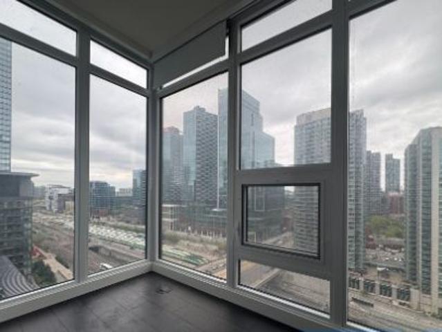 For Lease 1 Concord Cityplace Way Unit# 1911, Toronto, Ontario