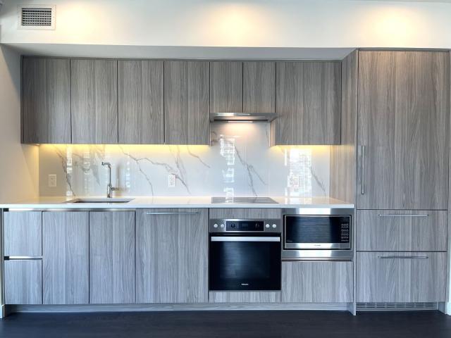 For Lease 1 CONCORD CITYPLACE Way Unit# 2103, Toronto, Ontario