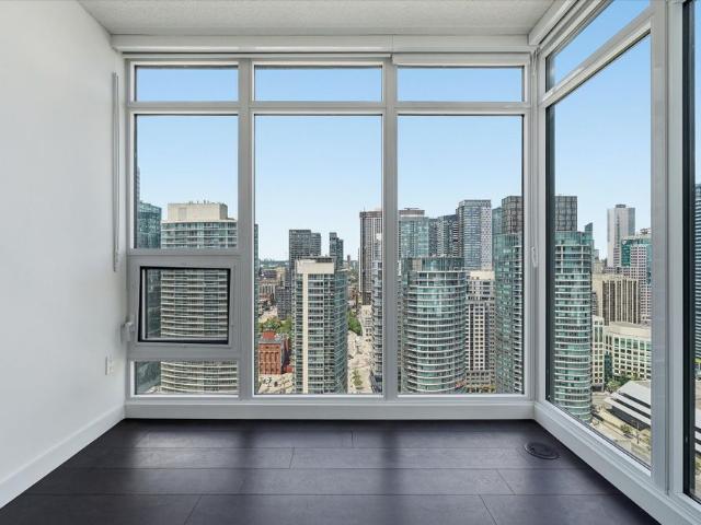 For Lease 1 Concord Cityplace Way Unit# 3003, Toronto, Ontario
