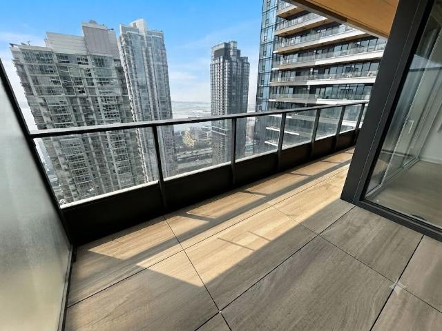 For Lease 1 Concord Cityplace Way Unit# 3809, Toronto, Ontario