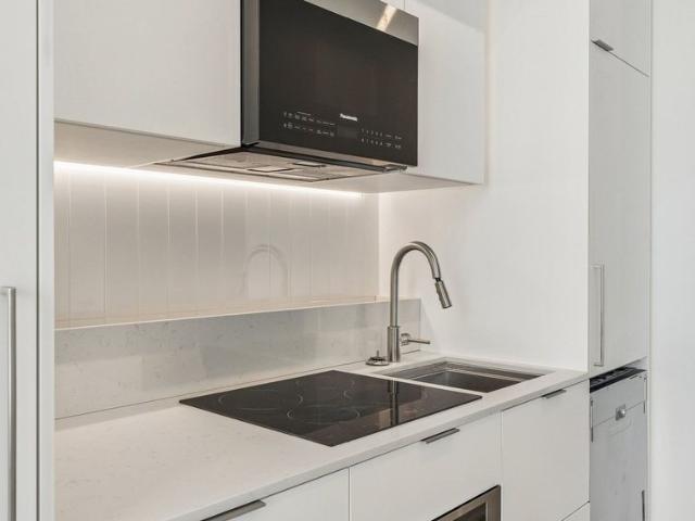 For Lease 1 Fairview Road Unit# 3207, Mississauga, Ontario