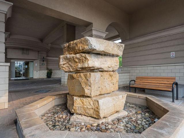 For Lease 1 Maison Parc Court Unit# 111, Vaughan, Ontario