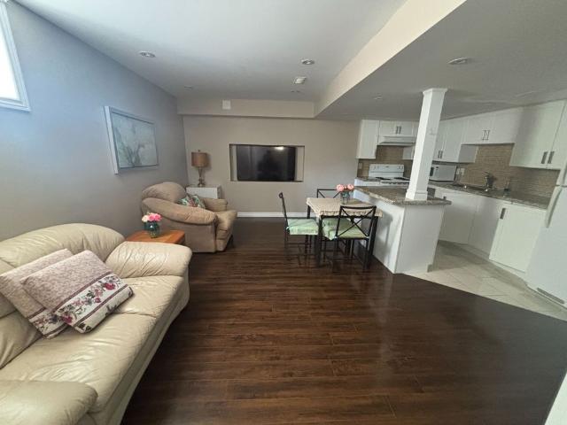 For Lease 206 aspenwood dr Drive, Newmarket, Ontario