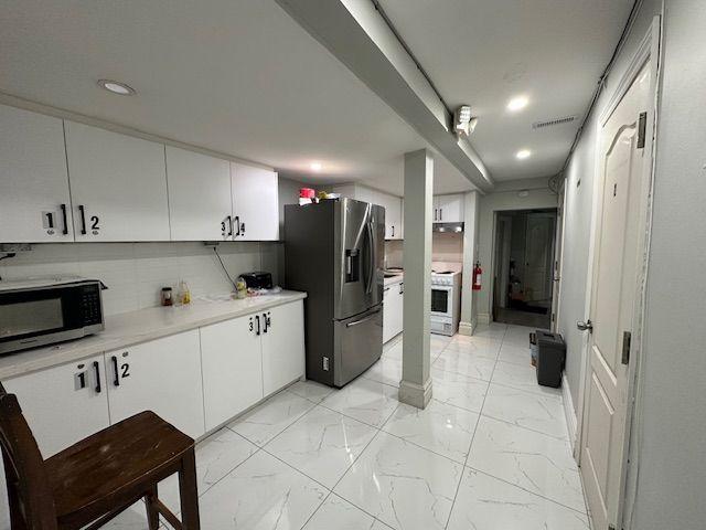 For Lease 206 Carlton Street Unit# 102, Toronto, Ontario