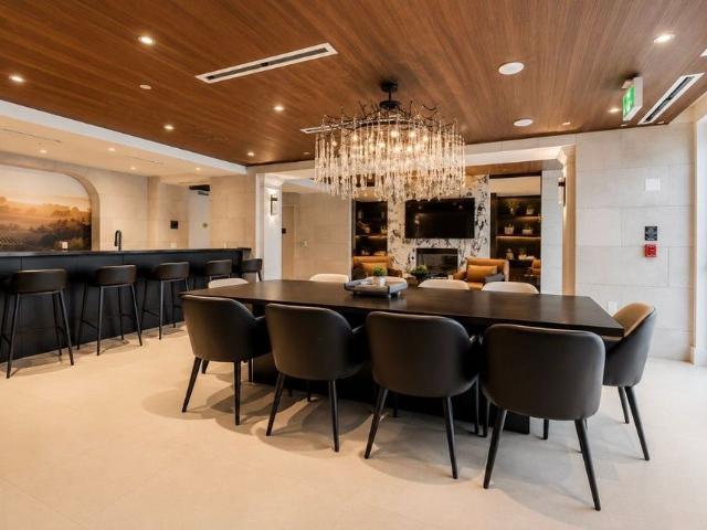 For Lease 2075 King Road Unit# 220, King, Ontario