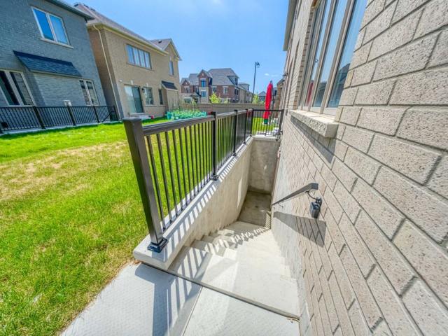 For Lease 207 Leslie Richards Street, Markham, Ontario