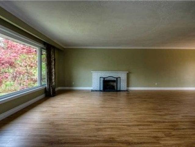 For Lease 207 Pinehurst Drive, Oakville, Ontario