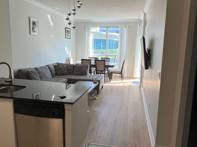 For Lease 2087 Lake Shore Boulevard Unit# 102, Toronto, Ontario