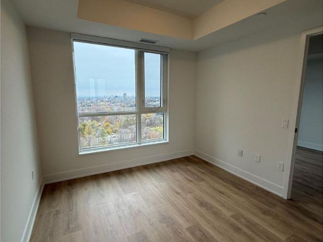 For Lease 202 Burnhamthorpe Road Unit# 1410, Mississauga, Ontario