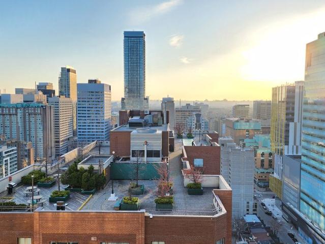 For Lease 20 Edward Street Unit# 2512, Toronto, Ontario