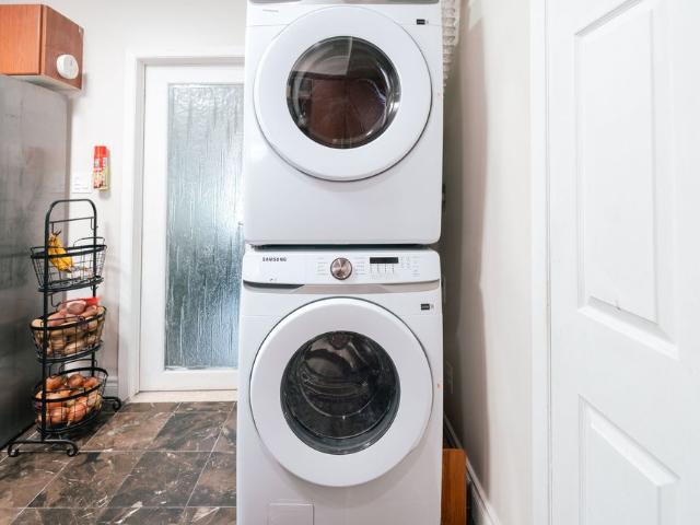 For Lease 20 Manorglen Crescent Unit# Upper, Toronto, Ontario