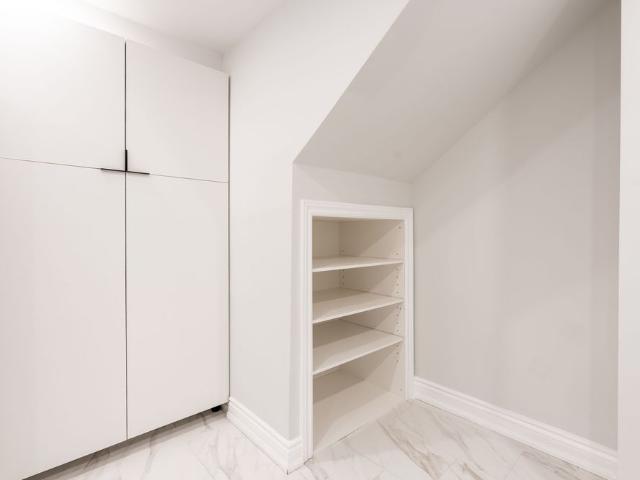 For Lease 214 Kenilworth Avenue Unit# Basement, Hamilton, Ontario
