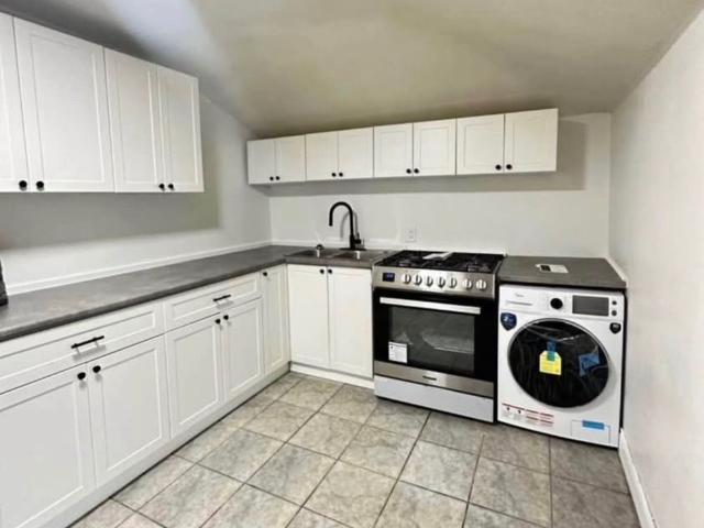 For Lease 216 John Street, Hamilton, Ontario