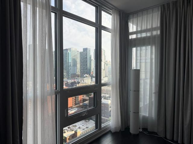 For Lease 210 Simcoe Street Unit# 2009, Toronto, Ontario