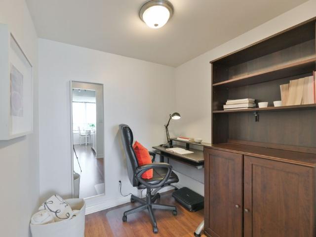 For Lease 212 Eglinton Avenue Unit# 1907, Toronto, Ontario