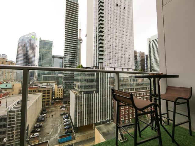 For Lease 21 Nelson Street Unit# LPH 26, Toronto, Ontario