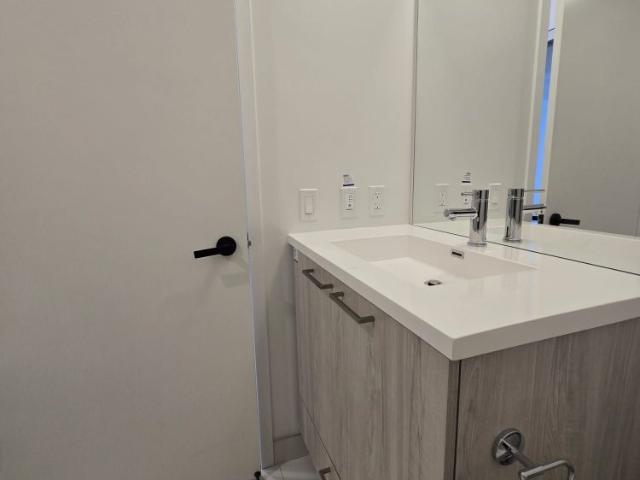 For Lease 225 Commerce Street Unit# 1811, Vaughan, Ontario