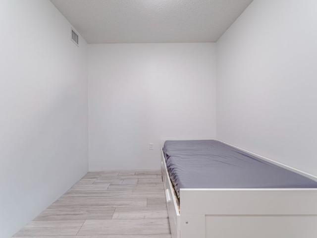 For Lease 225 Village Green Square Unit# 2010, Toronto, Ontario