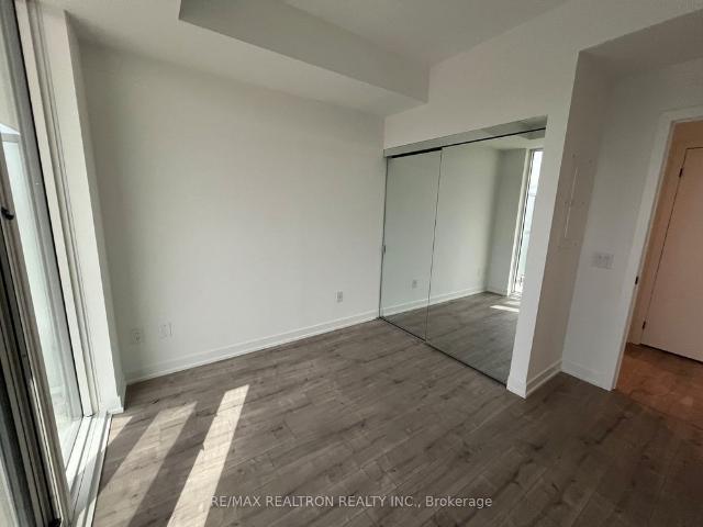 For Lease 220 Missinnihe Way Unit# 817, Mississauga, Ontario