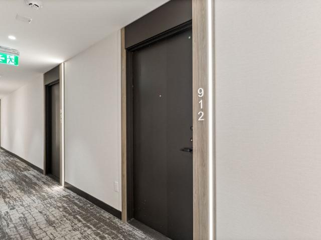 For Lease 220 Missinnihe Way Unit# 912, Mississauga, Ontario