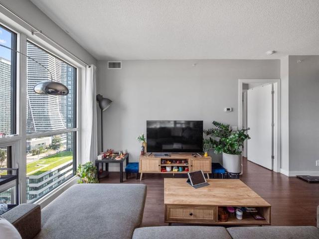 For Lease 2220 Lake Shore Boulevard Unit# 1704, Toronto, Ontario