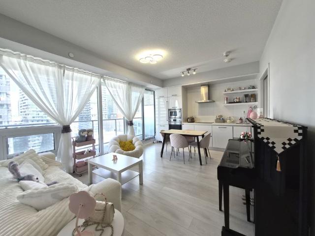 For Lease 2221 YONGE Street Unit# 1501, Toronto, Ontario