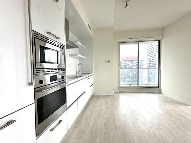 For Lease 2221 Yonge Street Unit# 3102, Toronto, Ontario