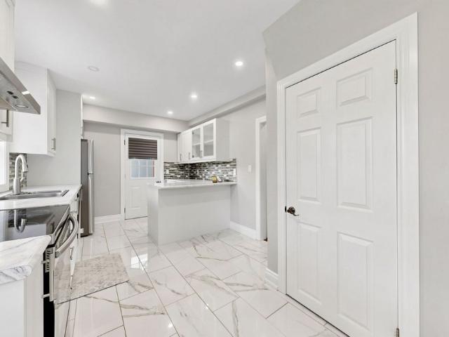 For Lease 22 HAVENRIDGE Drive, Toronto, Ontario