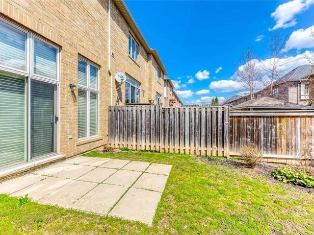 For Lease 2340 Whistling Springs Crescent, Oakville, Ontario