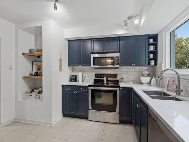 For Lease 2346 Edwin Crescent, Parkway Park Queensway Terrace S and Area, Ontario