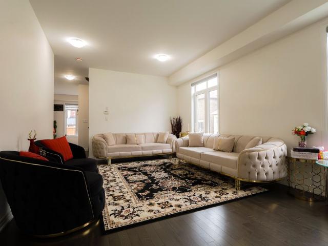 For Lease 2300 Grainger Loop, Innisfil, Ontario