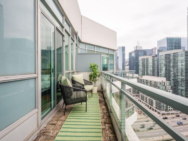 For Lease 230 Queens Quay Unit# 2811 PH 11, Toronto, Ontario