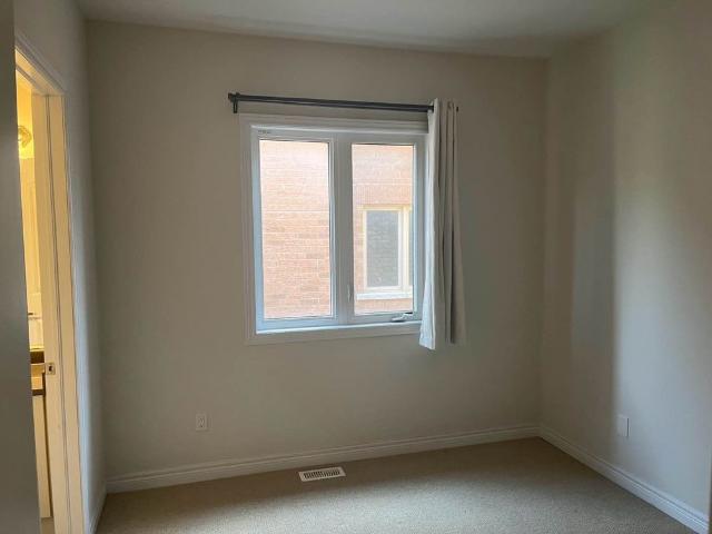 For Lease 23 Boland Court Unit# 1 Bdrm Upper Level, Aurora, Ontario