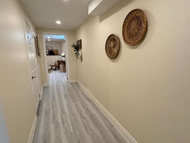 For Lease 248 Crossland Gate Unit# Room 2, Newmarket, Ontario