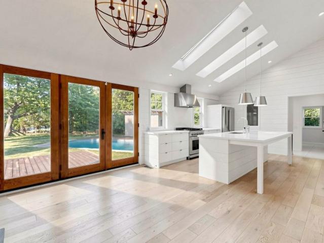 For Lease 255 Oakwood Crescent, Oakville, Ontario