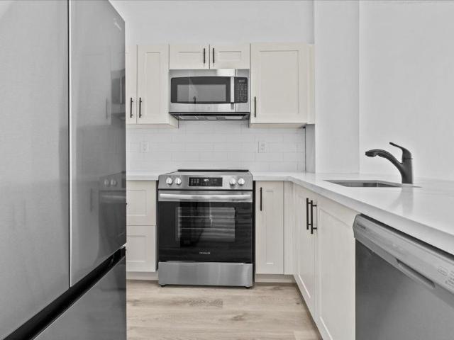 For Lease 2511 Lakeshore Road Unit# 511, Oakville, Ontario