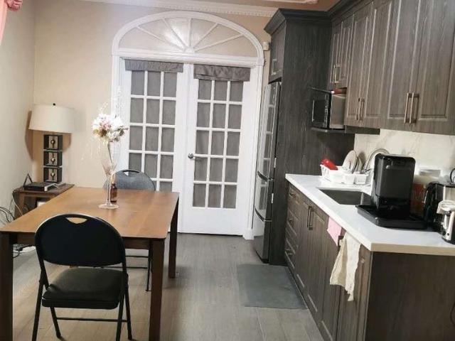 For Lease 253 Palmerston Avenue Unit# Main Fl BR, Toronto, Ontario