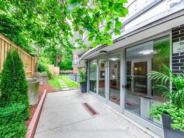 For Lease 25 Bedford Road Unit# 802, Toronto, Ontario