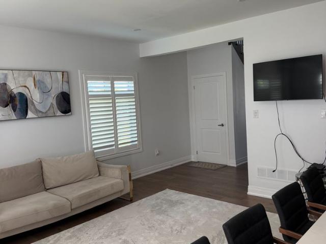 For Lease 25 DISNEY Court Unit# UPPER, Whitby, Ontario