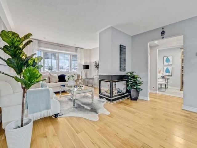 For Lease 25 Mondeo Drive, Toronto, Ontario