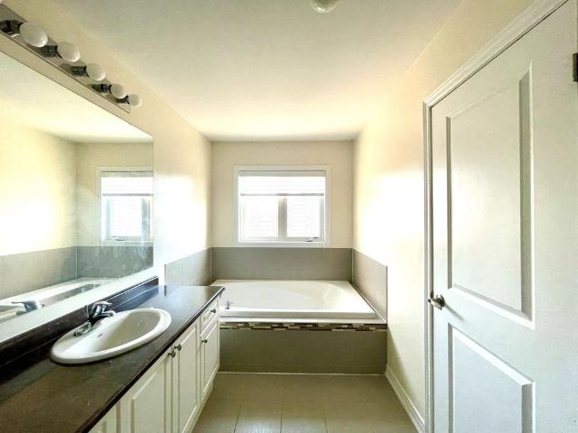 For Lease 25 Paper Mills Crescent, Richmond Hill, Ontario