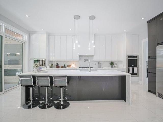 For Lease 263 East Avenue, Toronto, Ontario