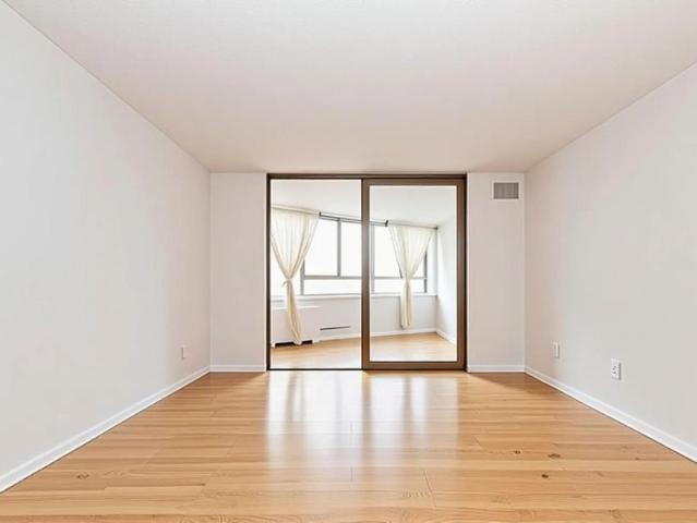 For Lease 270 Queens Quay Unit# #1107, Toronto, Ontario