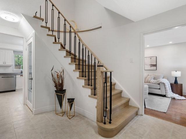 For Lease 272 Elman Crescent, Newmarket, Ontario