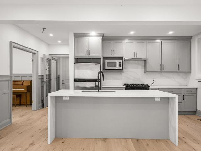 For Lease 27 The Palisades N/A, Toronto, Ontario