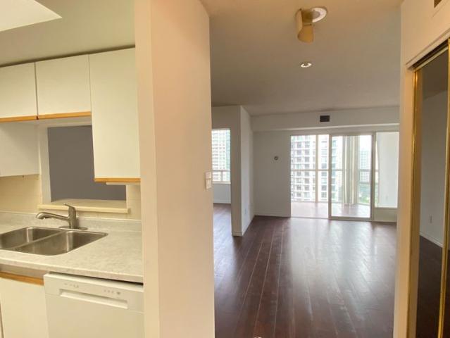For Lease 285 Enfield Place Unit# 1702, Mississauga, Ontario