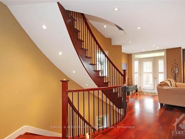 For Lease 281 KIRCHOFFER Avenue, Carlingwood Westboro and Area, Ontario
