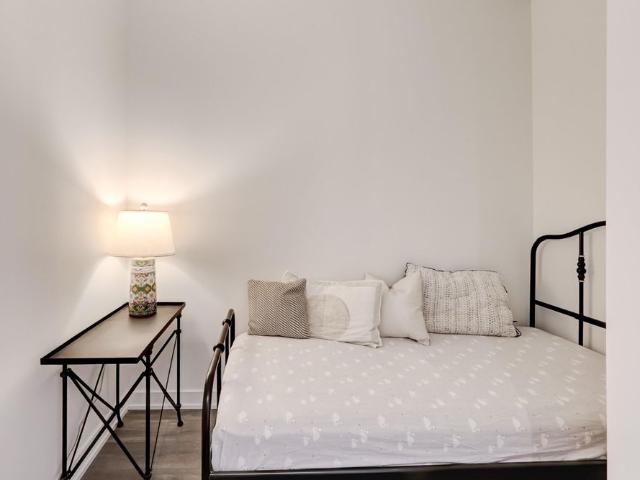 For Lease 28 Ann Street Unit# 807, Mississauga, Ontario